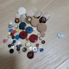 多様なデザインのボタンセット