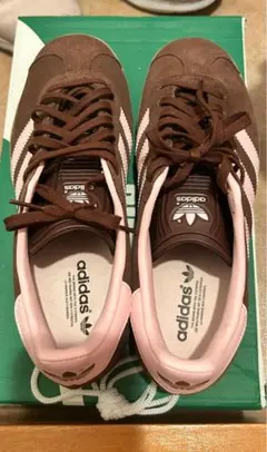 心ママ 海外限定カラーadidas gazelle ブラウン×ピンク 海外限定カラー 激カワ♡新品 アディダス ガゼル こげ茶×ピンク