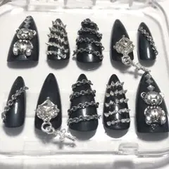 ブラック ネイルチップ クマ チェーン トゲトゲ クロス チャーム 地雷系