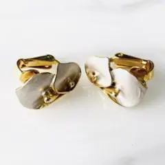 Item thumbnail for item 6420c65e-23be-48a9-8a3b-d95a0b4e17cc