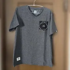 arena グレー Vネック Tシャツのサムネイル