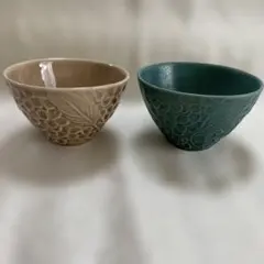 葉模様のベージュと青緑のボウルセット