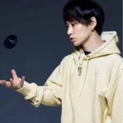 【GW限定価格】UVERworld　TAKUYA∞プロデュース　パーカーホワイト GW限定価格】UVERworld TAKUYA∞プロデュース パーカーホワイト - メルカリ