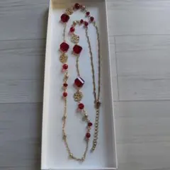 【未使用】赤いビーズの花モチーフネックレス　ロング