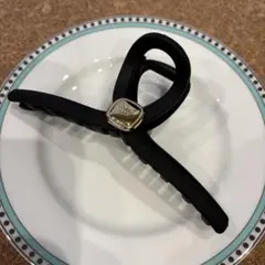 リボン型　黒　ヘアクリップ　アンティークゴールド　大きめ　バレッタ　まとめ髪