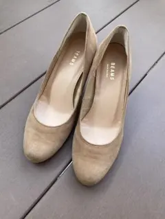 BEAMS ベージュ スエード パンプス　24cmのサムネイル
