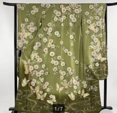 刺繍入り 蝶々草花 金彩金銀糸 よもぎ色振袖 正絹成人式　正月　初詣