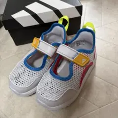 adidas キッズ サンダル ホワイト　16㎝のサムネイル