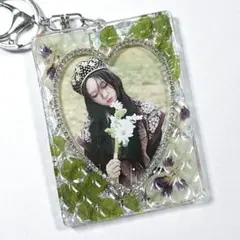 B8 トレカ ケース デコ トレカキーホルダー キルティング 白 押し花 レジン