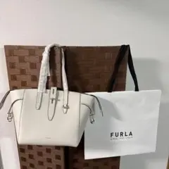【新品】FURLA ホワイト トートバッグ