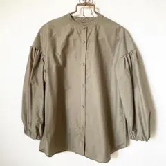 Mila Owen ミラオーウェン パフスリーブブラウス　S インナー付　カーキ