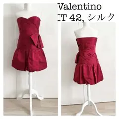 ヴァレンティのレッドストラップレスシルクミニドレス（リボンディテール付き
