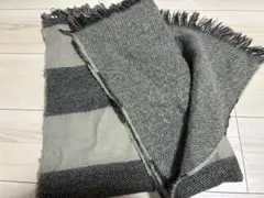 グレーとブラックのストライプマフラー リバーシブル