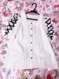 黒ブラウス