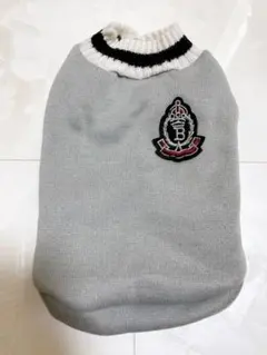 【新品未使用】エンブレム付きニット犬服 グレー
