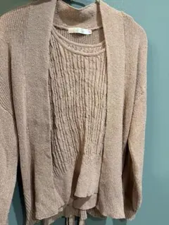 ピンクベージュ カーディガン・キャミソールセット　ココディール