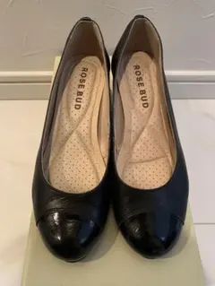 本革 レザーパンプス トゥーキャップ ウェッジソール 黒 ROSE BUD