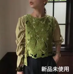 Ameri UND RENEE VELOUR VEST WITH BLOUSE