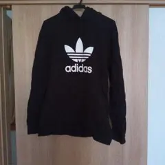adidas　黒パーカー　L
