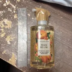 Bath & Body Works Peach Bellini ハンドジェルのサムネイル