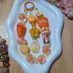 オレンジ色のハンドメイド携帯ストラップ