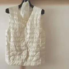 UNIQLO レディースウルトラライトダウンベスト オフホワイト　Mサイズ
