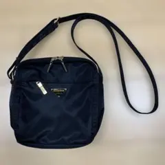 【美品】ellesse ITALY ショルダーバッグ ブラックのサムネイル