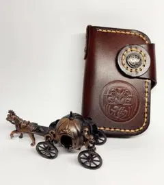 本革　キーホルダー　カードケース　開運だるま　日本製　和風　コーヒーブラウン