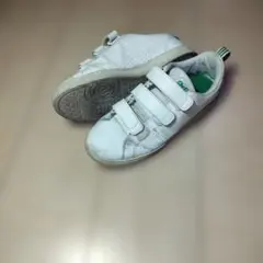 adidas ホワイト ベルクロスニーカー