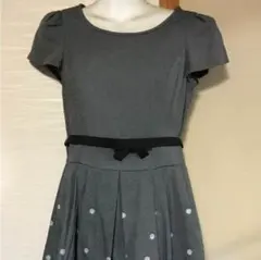 新品 小花柄が可愛いワンピ-スのサムネイル