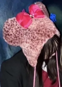 ヒョウ柄ミッキー耳帽子 ピンクリボン付き