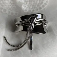 ノットデザイン　結び目　上品でエレガントヘアカフ　ポニーフック　シルバー　メタル