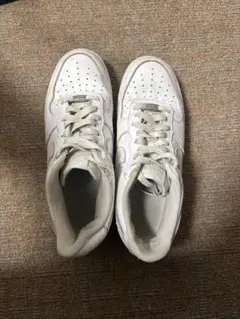 NIKE AIR FORCE 1 ホワイト スニーカー