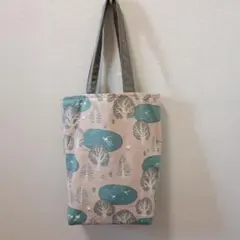 縦長トートバック、肩掛け、ベージュ、裏地あり、うちポケットあり、、底板あり