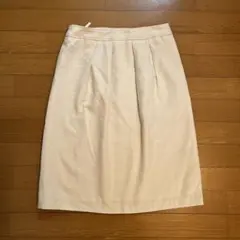 オフホワイト　膝丈スカート　上品かわいい