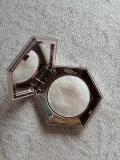 FENTY BEAUTY Diamond Bomb How Many Caratのサムネイル