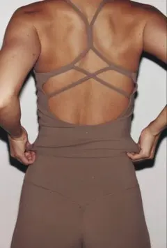 【新品未使用】H&M SCULPTMOVEスポーツタンクトップSサイズのサムネイル