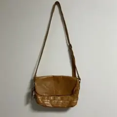 ブラウン レザー ショルダーバッグ 編み込みデザイン