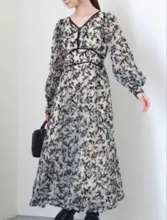 【最終価格】フロッキー花柄パイピングロングワンピース