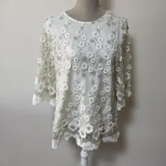 レース立体的花刺繍ブラウス
