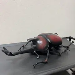 カブトムシフィギュア 黒と赤 約30cm