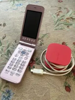 docomo F-01M らくらくホン 折りたたみ式携帯電話 SIMカード無し