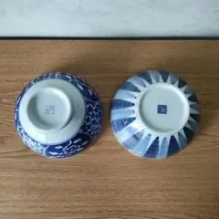 青い花模様とストライプ模様のボウル2点セット