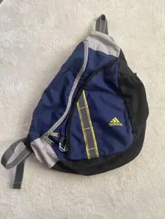 あ*様 adidas ワンショルダーバッグ ボディバッグ　y2kのサムネイル