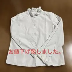 BeBe フリル付き薄い水色長袖シャツ