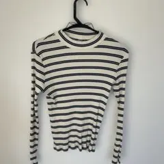 ストライプタートルネックニット