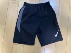 Nike キッズ水着 パンツ　ブラック　130cm おまけのラッシュガード付き