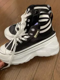 NUOVO Girlスニーカー22㎝