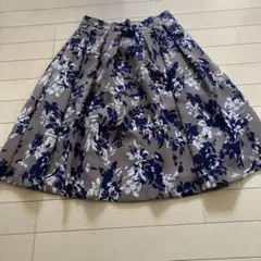 膝丈フレアスカート