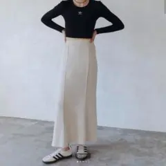 【新品未使用】emmi atelier バックジョーゼットサテンスカートのサムネイル